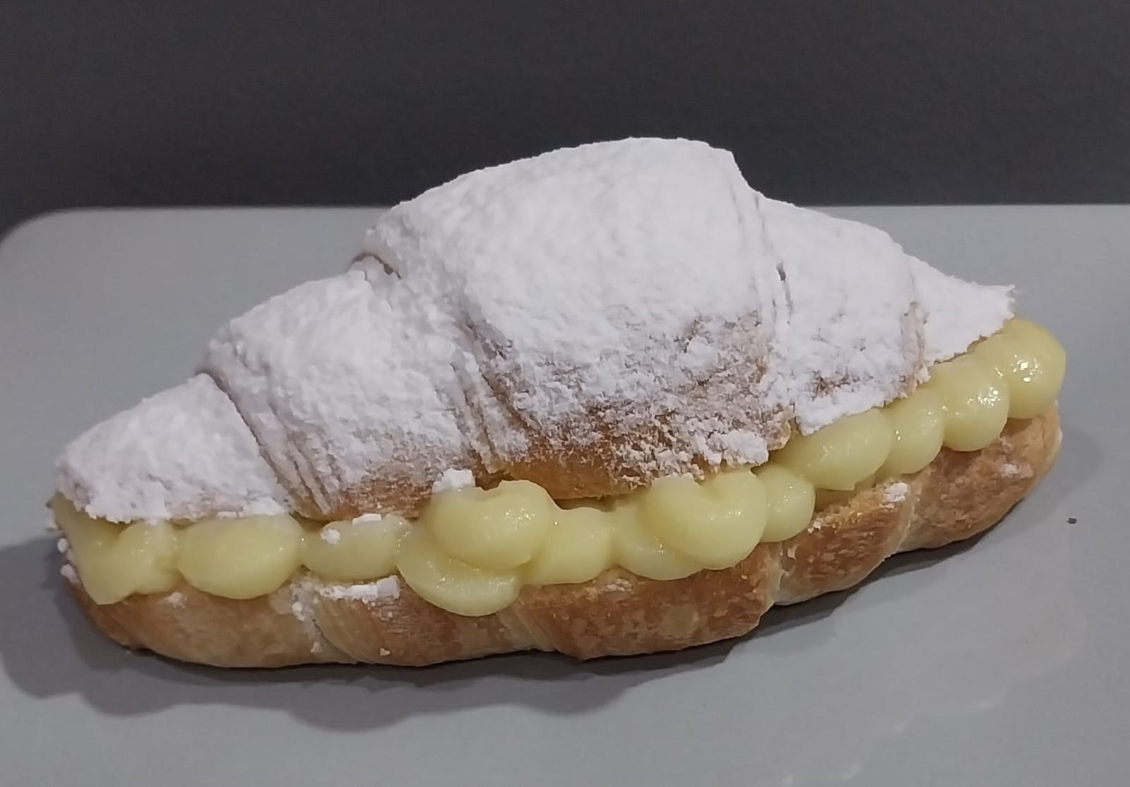 Medialuna rellena de Pastelera x 1