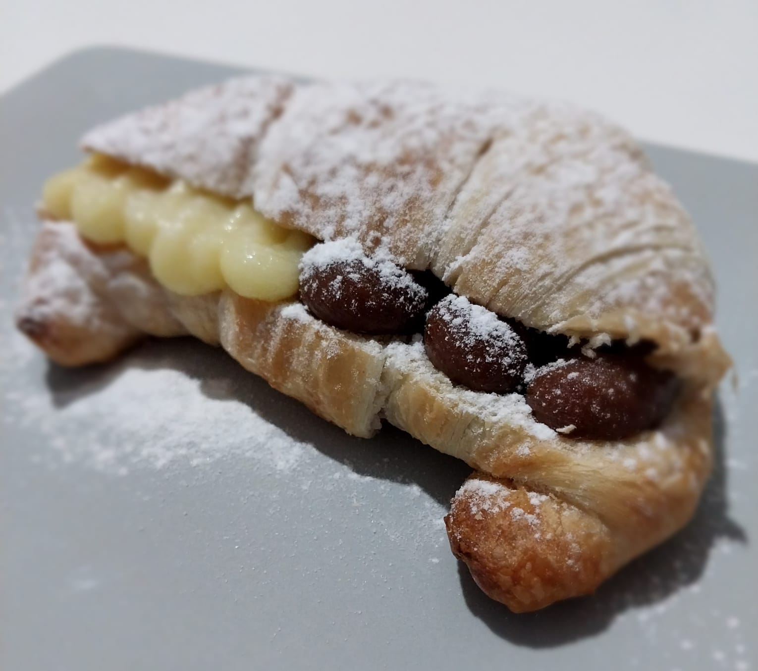 Medialuna rellena Mix (Pastelera y Nutella) x 1