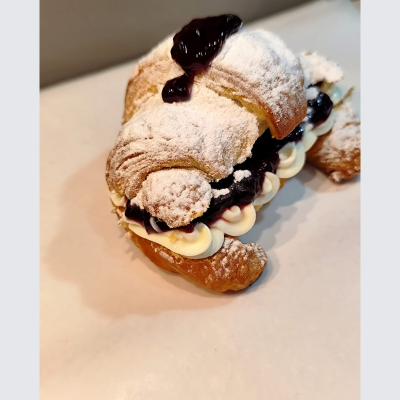 Medialuna de frutos rojos